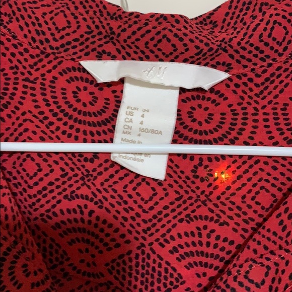 H&M Sleveless Deep Red Patterned Blouse - Picture 3 of 3